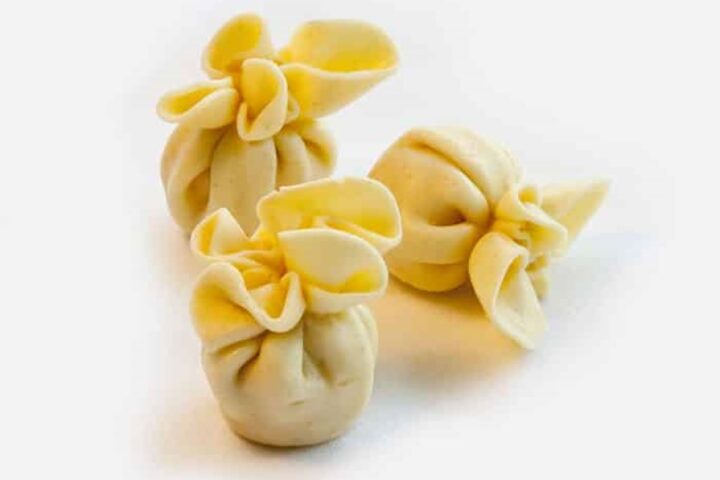 How Do You Shape a Sacchetti?