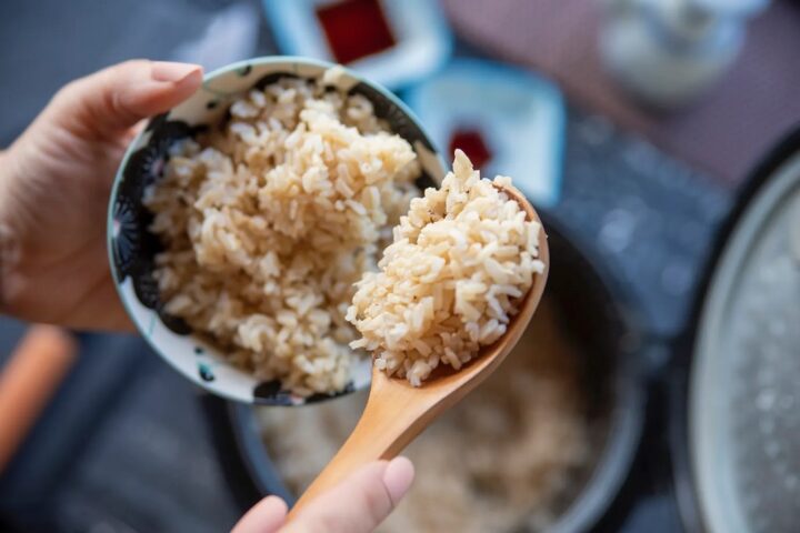 How long does cooked rice last in the fridge