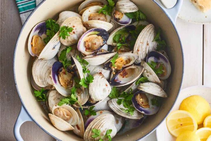 A Comprehensive Guide to Cooking Frozen Clams in Shell