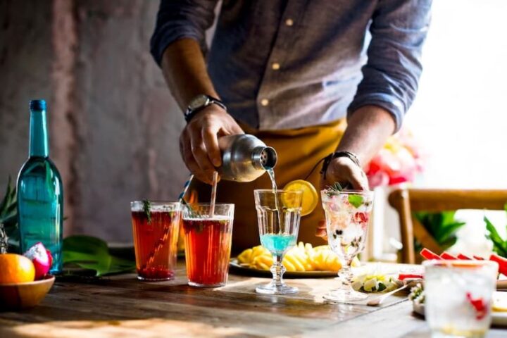 Classic Cocktails to Enjoy with Tapas: A Flavorful Match